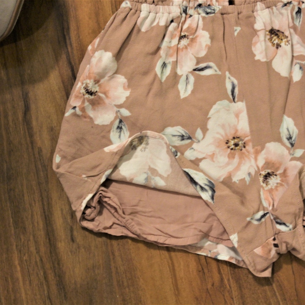 L.A. Hearts Floral Romper. Women's Size XS. - Picture 8 of 8